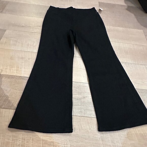 OLD NAVY WOMENS BLACK HIGH RISE WEEKENDER FLARE PANTS NEW 8 PETITE - Picture 2 of 10